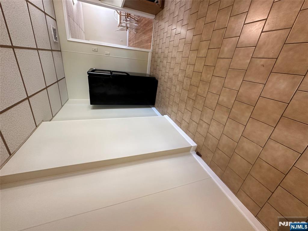 622-624 8th Street, Unit 2L Lyndhurst, NJ 07071 - Photo 20 of 23 a bedroom with a bed and a mirror