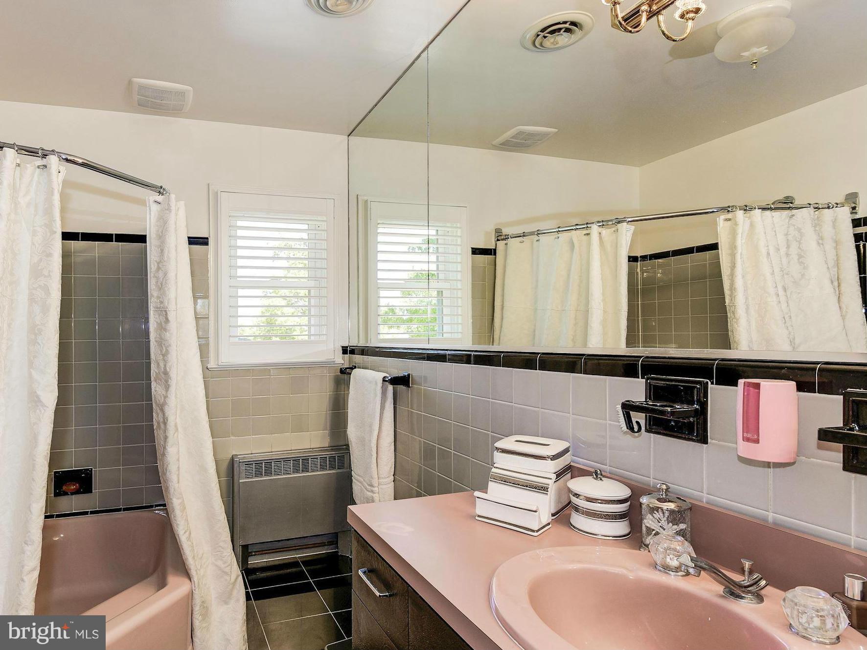 10134 Riggs Road Adelphi, MD 20783 - Photo 19 of 30 Main Level Full Bath