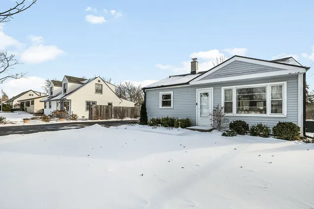 $2,600 | 18229 West Big Oaks Road, Grayslake, IL 60030