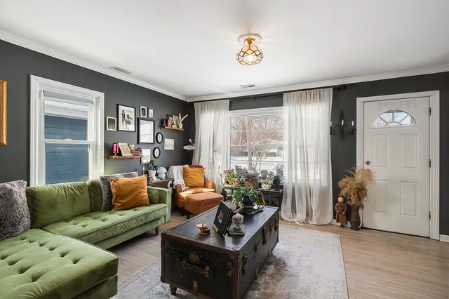 $2,600 | 18229 West Big Oaks Road, Grayslake, IL 60030