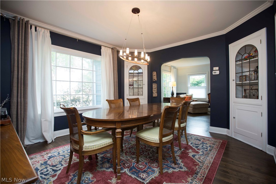 1352 Plainfield Road Cleveland, OH 44121 - Photo 4 of 22