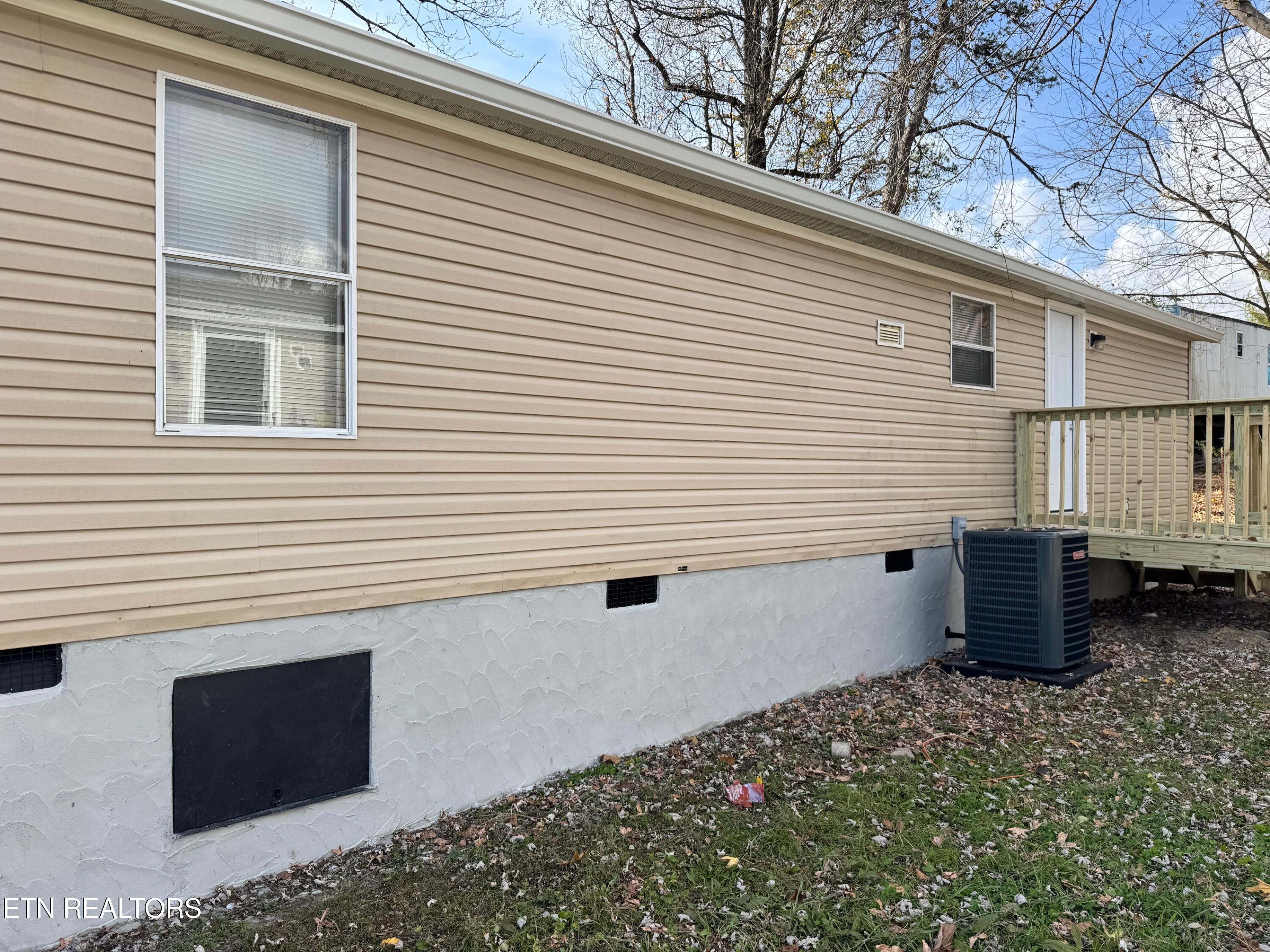 205 Royal Street Clinton, TN 37716 - Photo 2 of 12 2