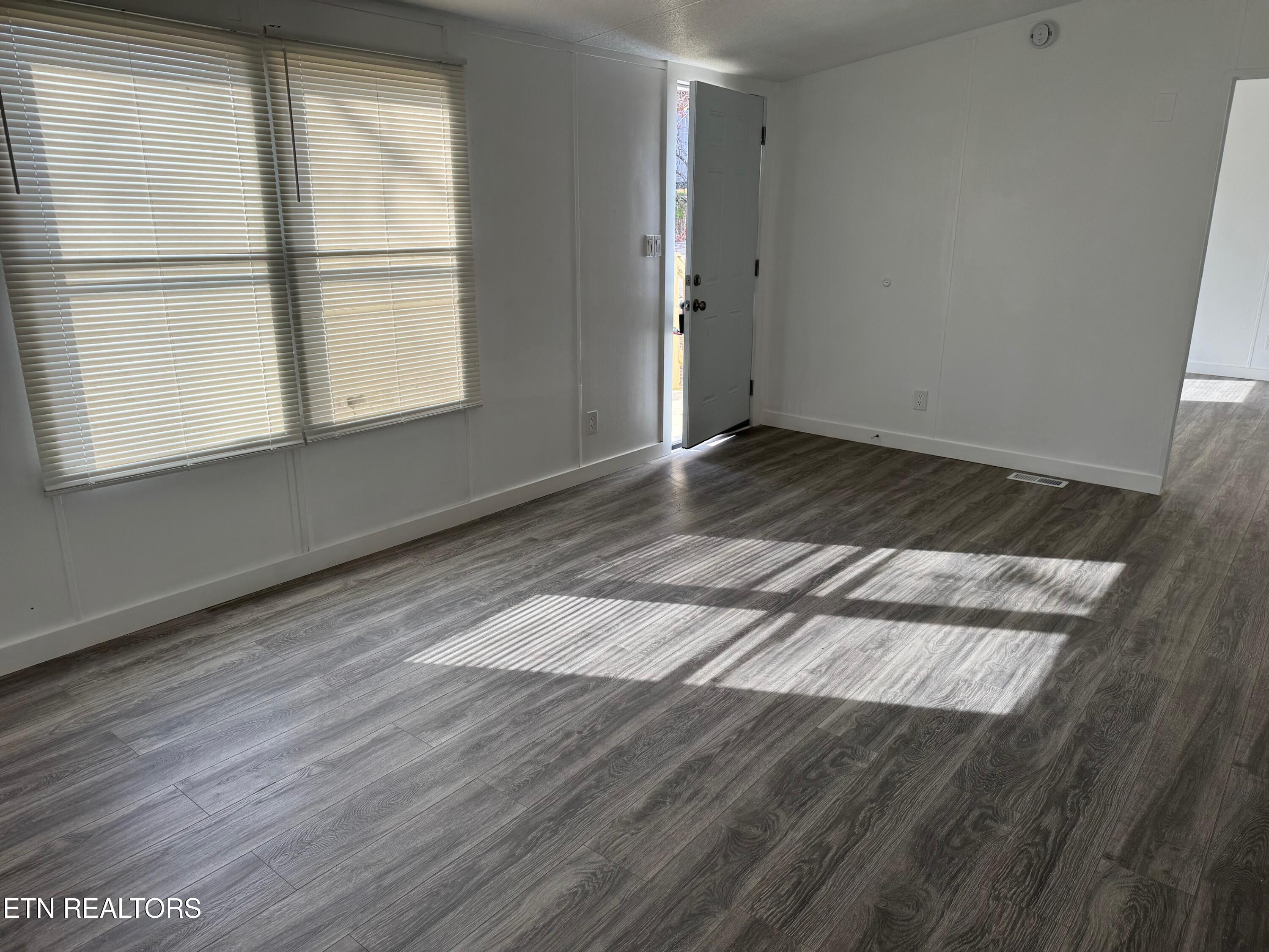 205 Royal Street Clinton, TN 37716 - Photo 3 of 12 3