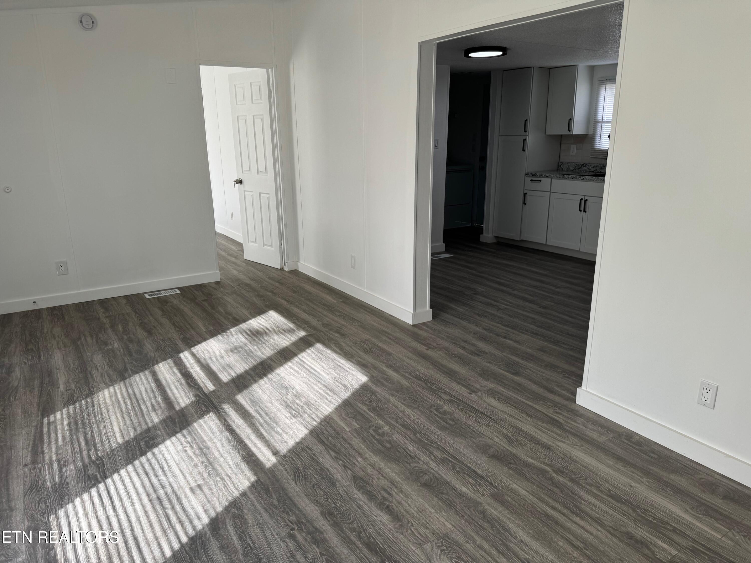 205 Royal Street Clinton, TN 37716 - Photo 5 of 12 5