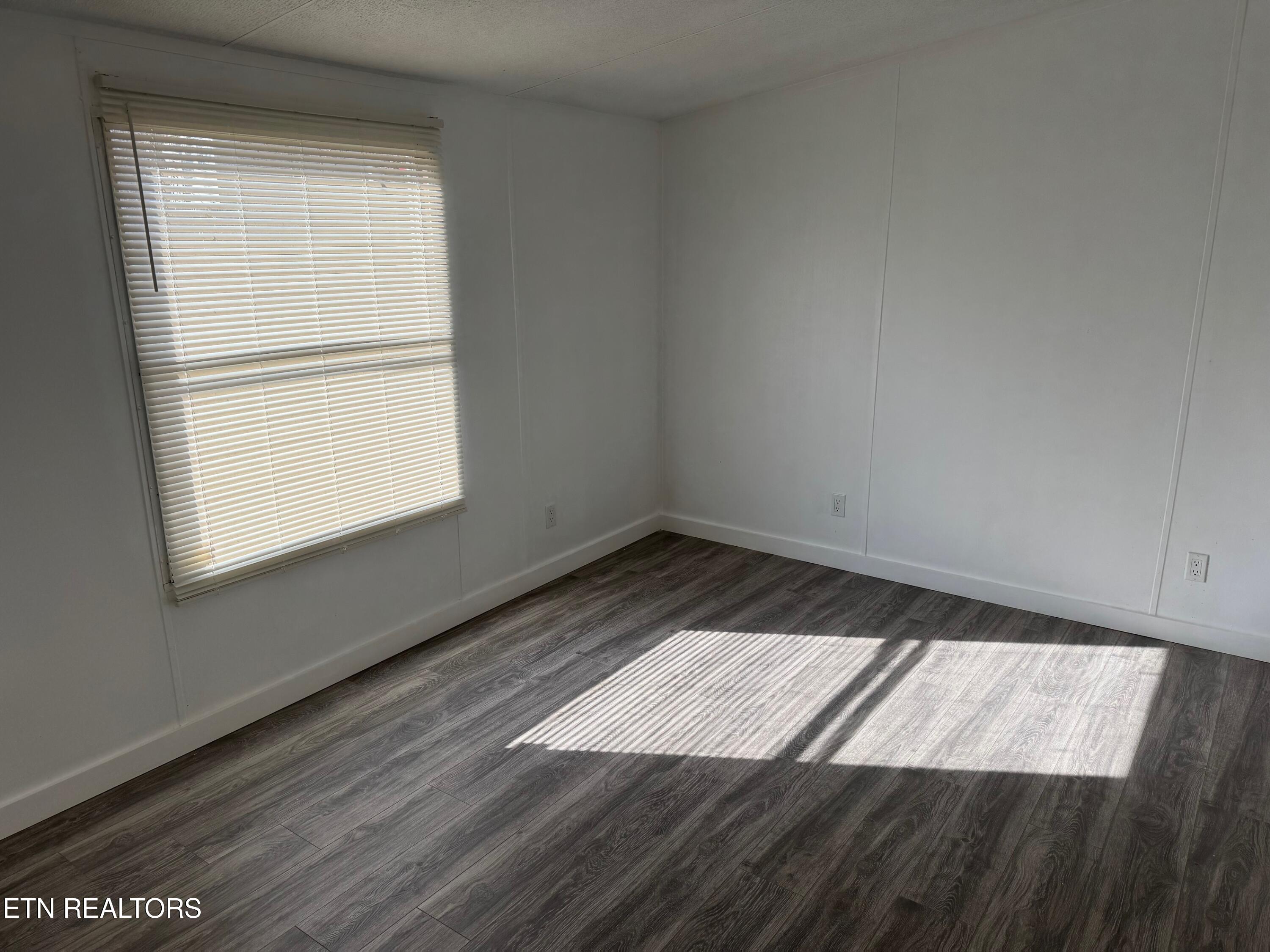 205 Royal Street Clinton, TN 37716 - Photo 8 of 12 8