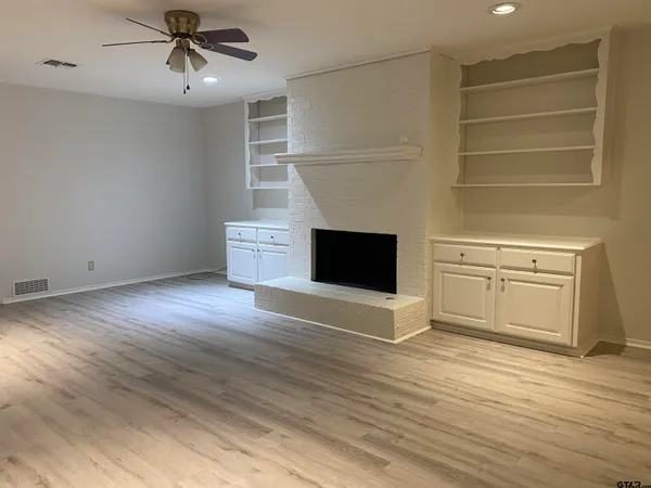 $1,700 | 3806 New Copeland Road, Tyler, TX 75701
