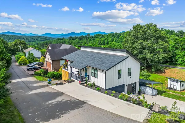 $570,000 | 1 Little Oak Road, Leicester, NC 28748