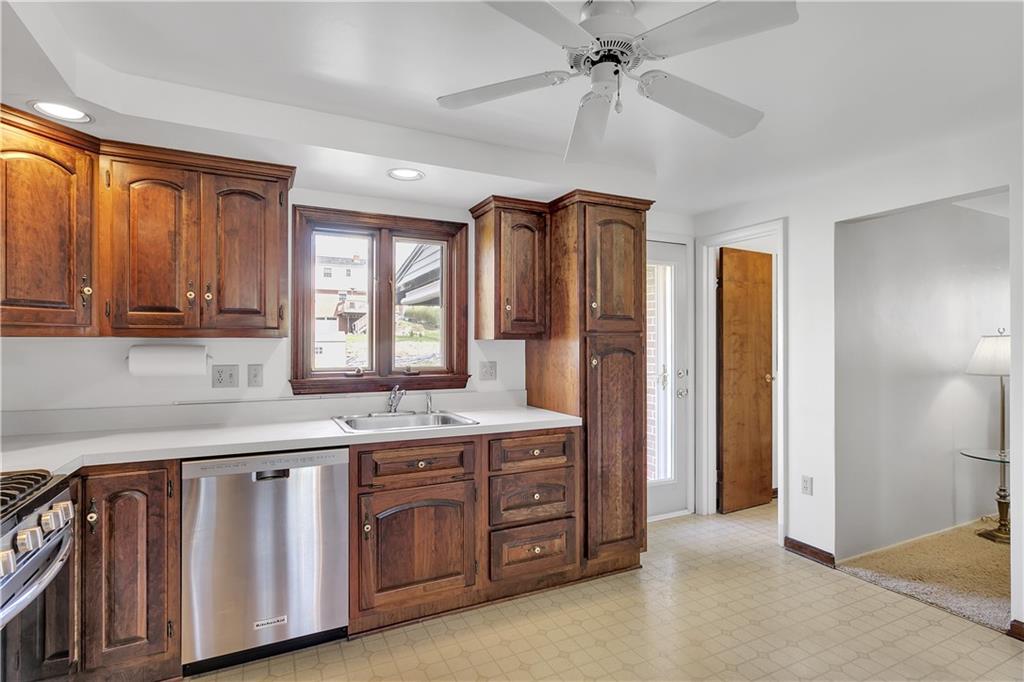 672 Sloop Road Pittsburgh, PA 15237 - Photo 4 of 25 Gallery Image 4