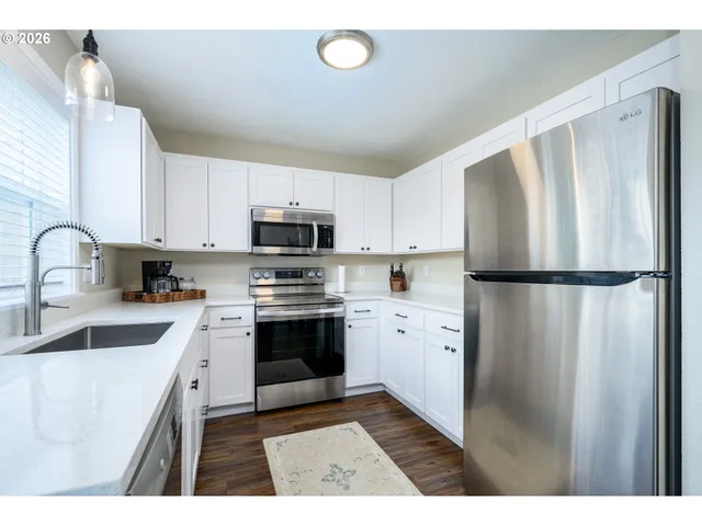 $1,295,000 | 710 North Elliott Road, Newberg, OR 97132