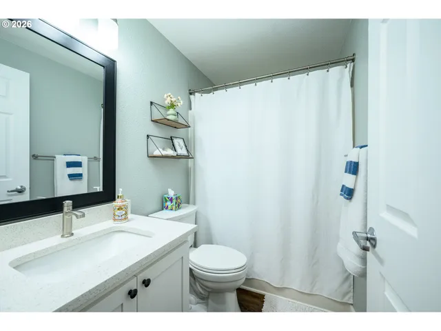 $1,295,000 | 710 North Elliott Road, Newberg, OR 97132