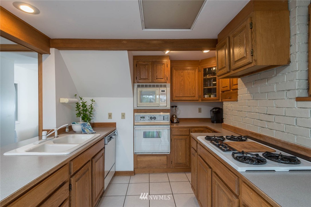 14105 Southwest Pohl Road Vashon, WA 98070 - Photo 11 of 24