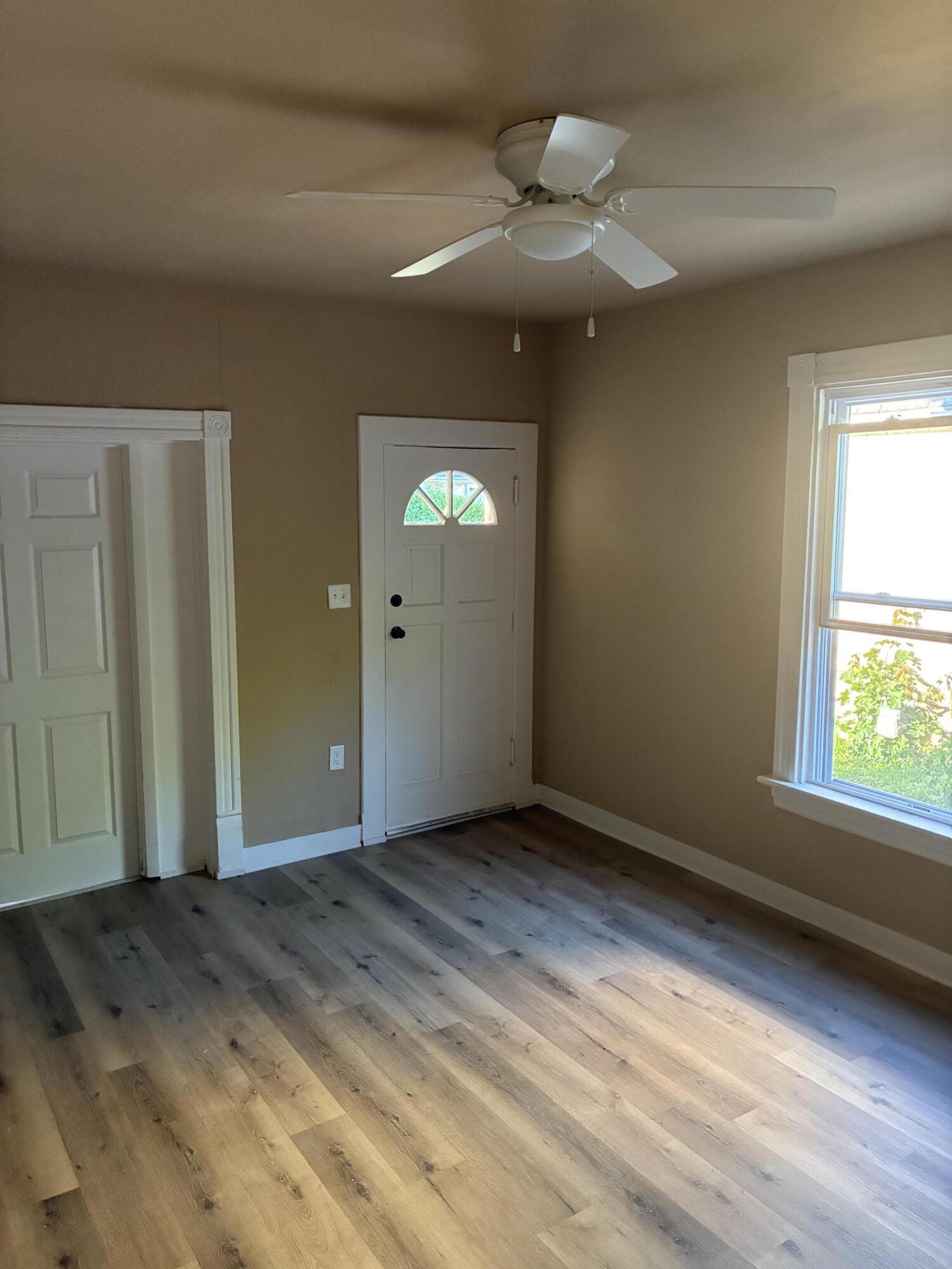 2415 Prospect Street Racine, WI 53404 - Photo 15 of 33 LOWER LIVING ROOM