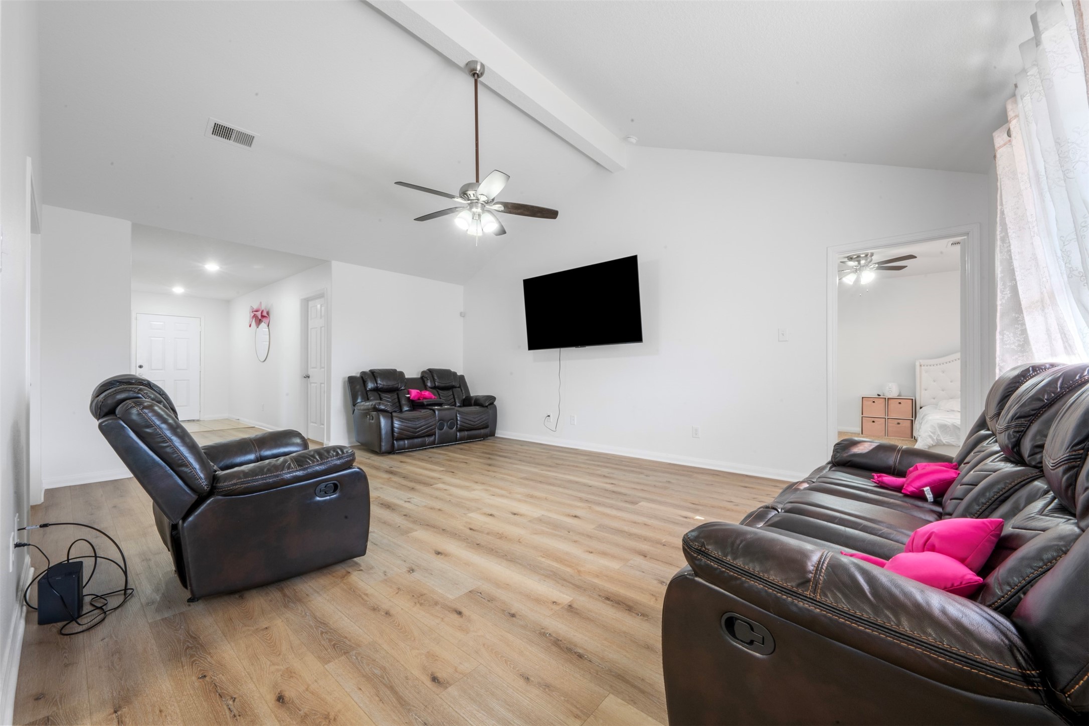 830 Paradise Road Baytown, TX 77521 - Photo 4 of 34