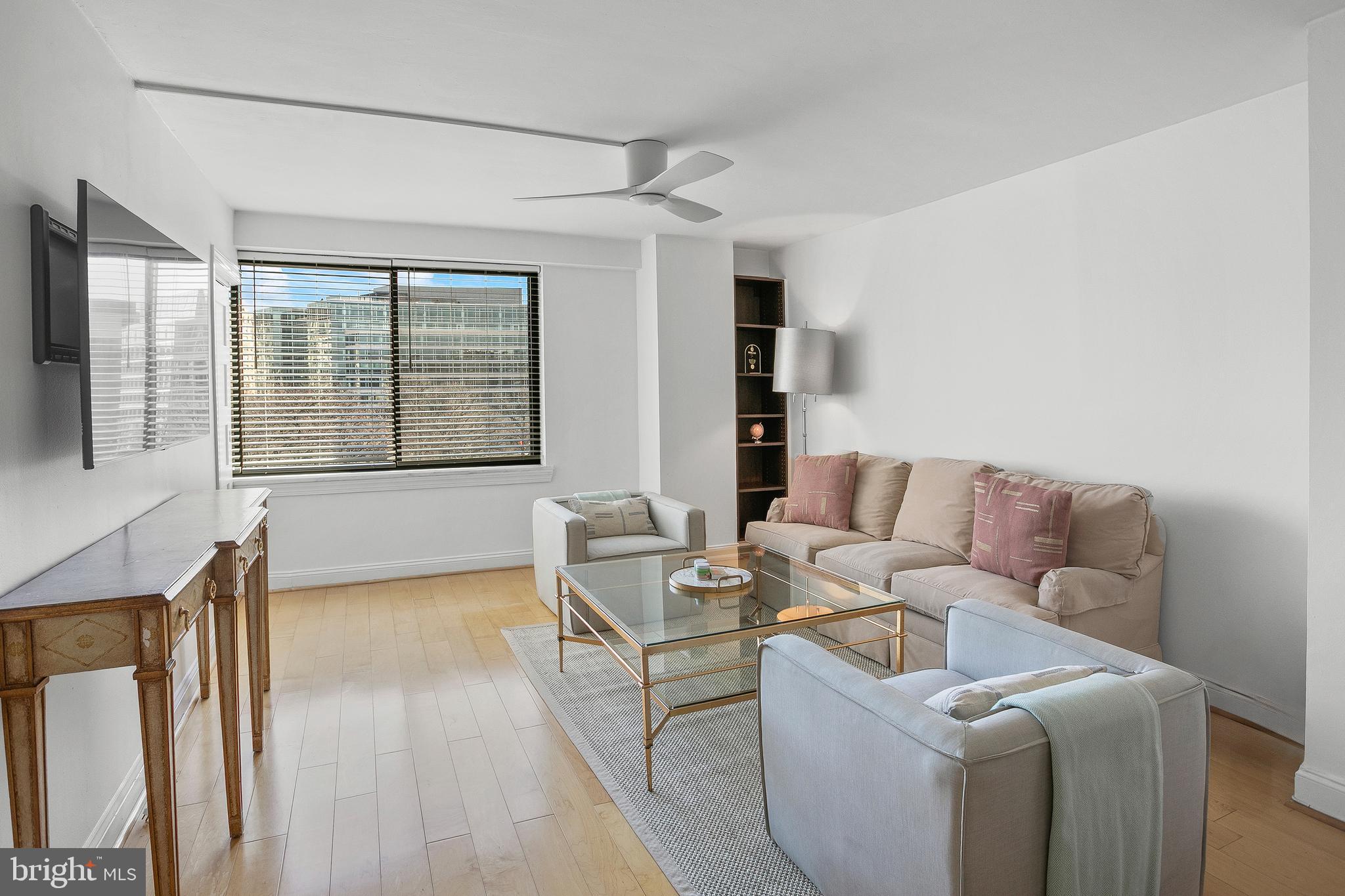 3 Washington Circle Northwest, Unit 603 Washington, DC 20037 - Photo 2 of 30 Living Room