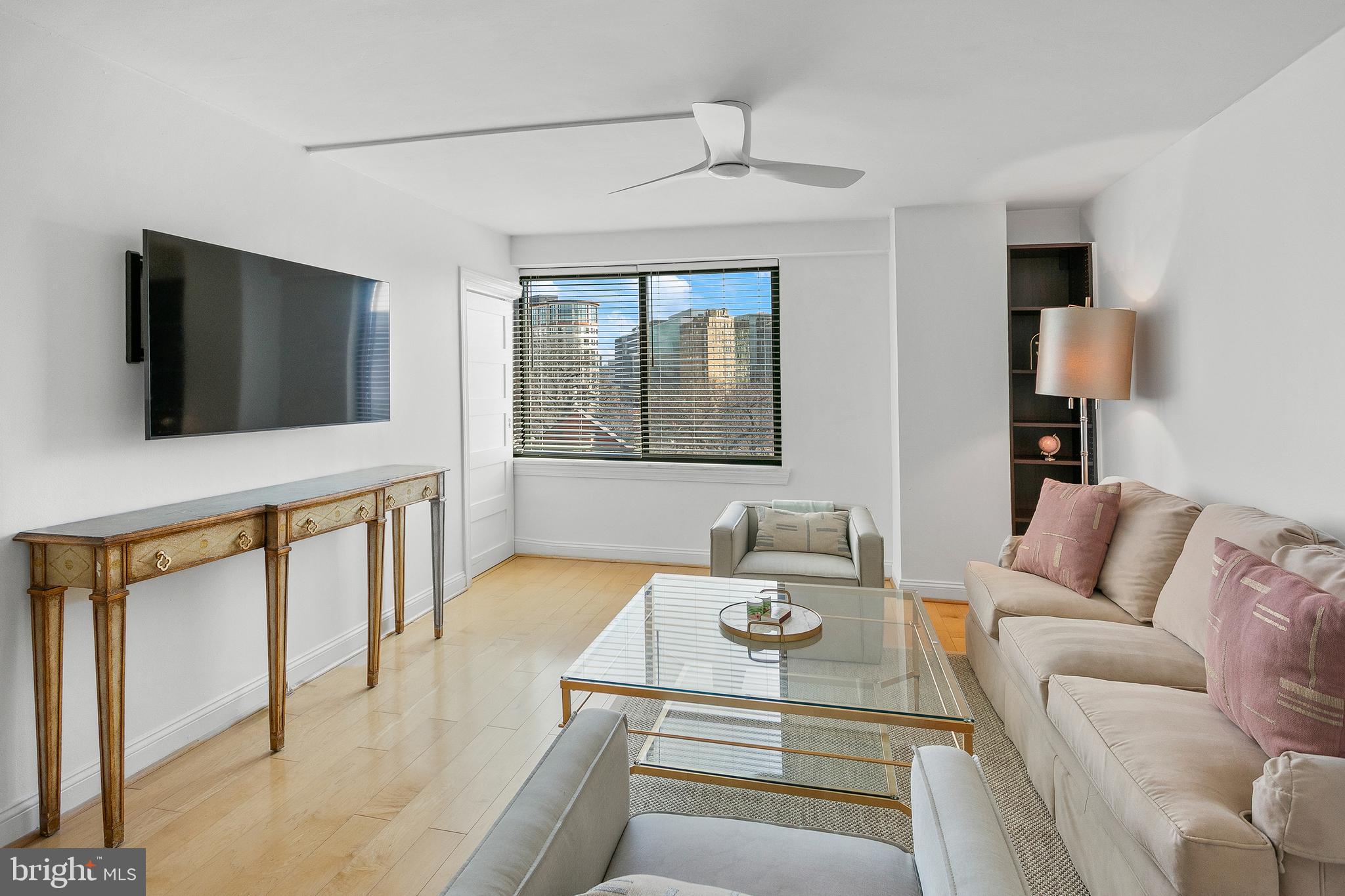 3 Washington Circle Northwest, Unit 603 Washington, DC 20037 - Photo 4 of 30 Living Room