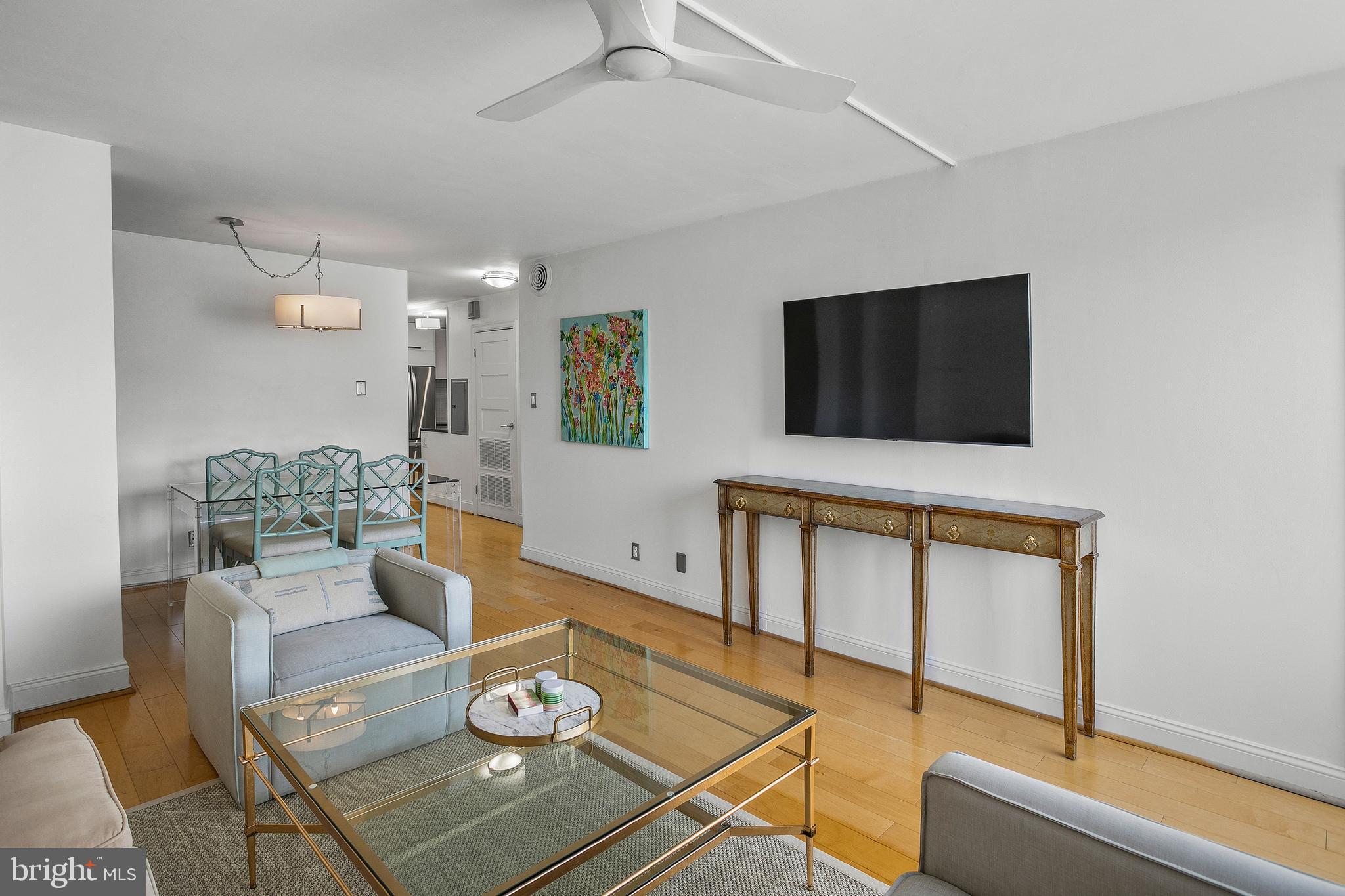 3 Washington Circle Northwest, Unit 603 Washington, DC 20037 - Photo 5 of 30 Living Room