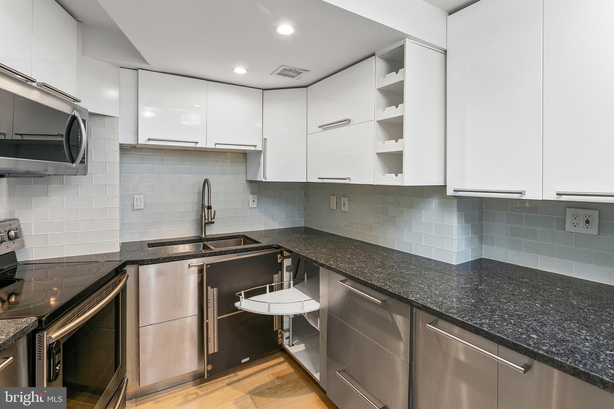 3 Washington Circle Northwest, Unit 603 Washington, DC 20037 - Photo 8 of 30 Kitchen