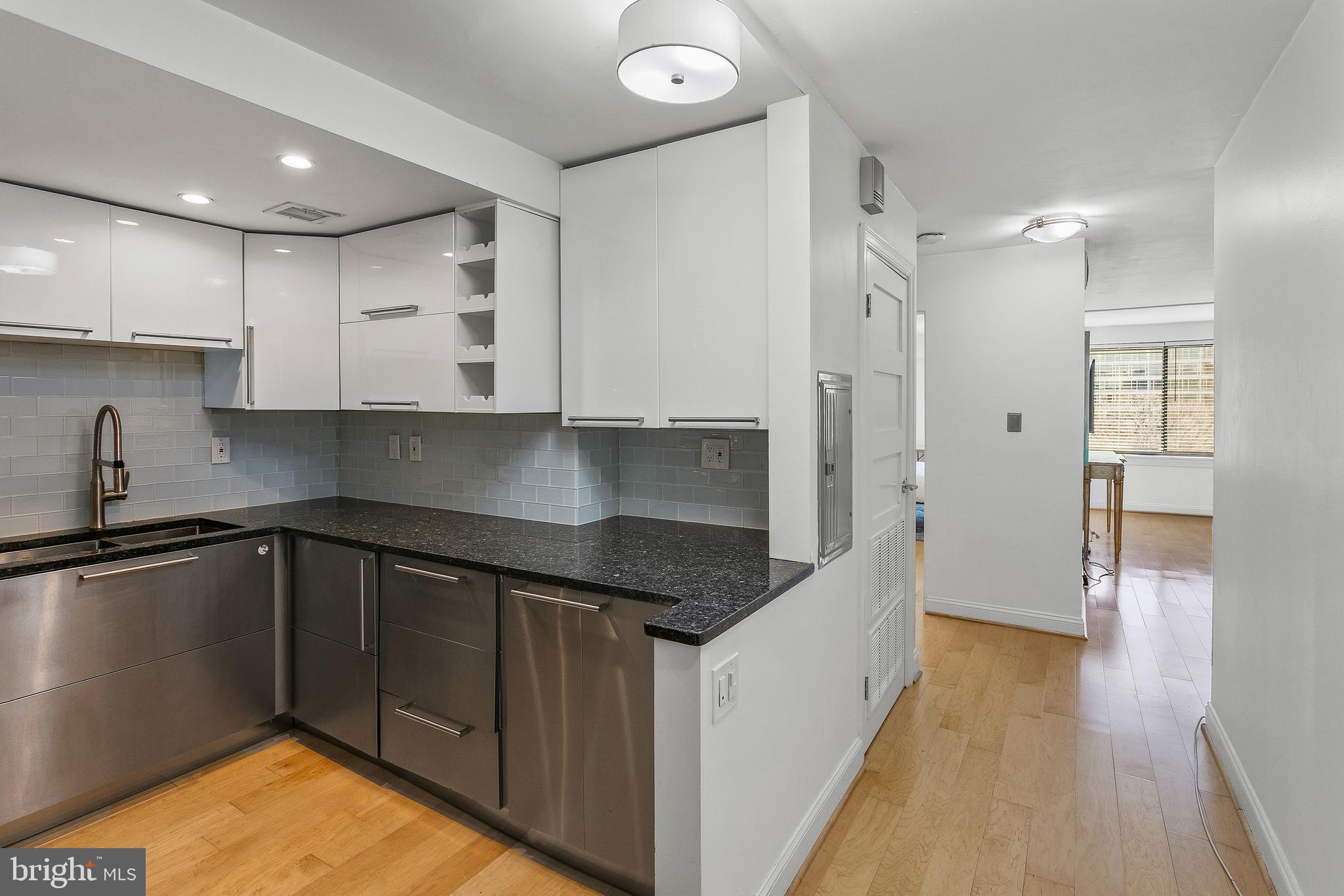 3 Washington Circle Northwest, Unit 603 Washington, DC 20037 - Photo 10 of 30 Kitchen