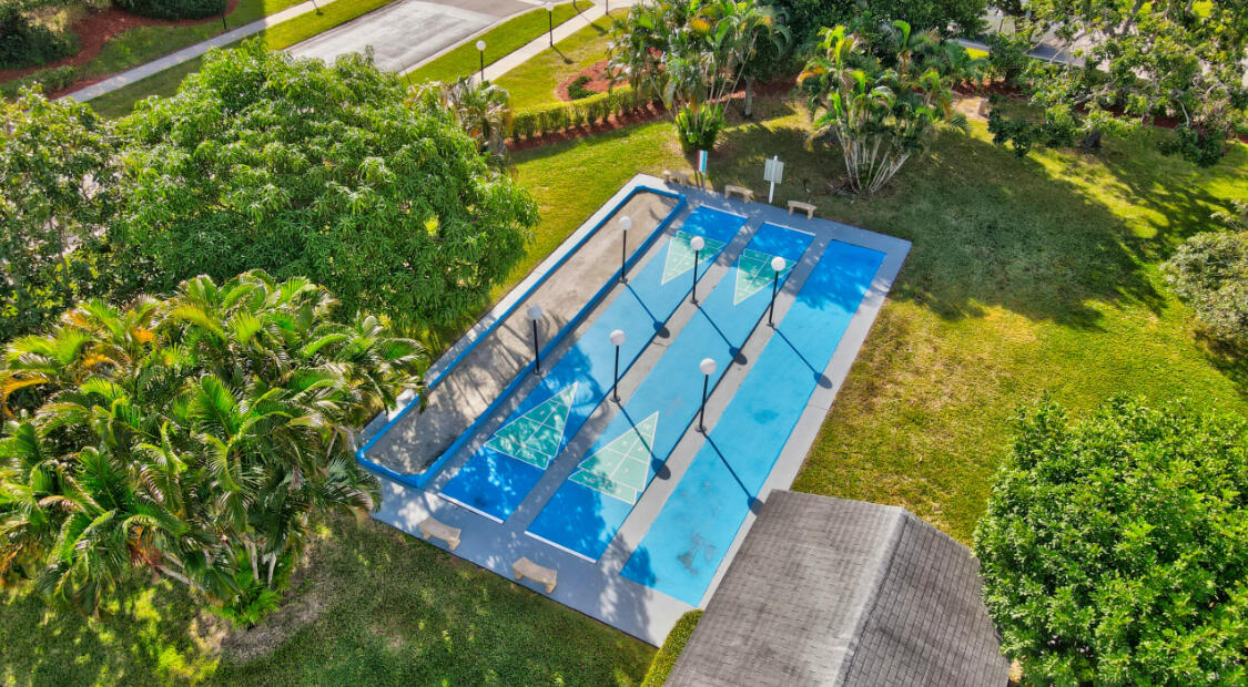 23249 Barwood Lane North, Unit 402 Boca Raton, FL 33428 - Photo 26 of 27 a view of a bird
