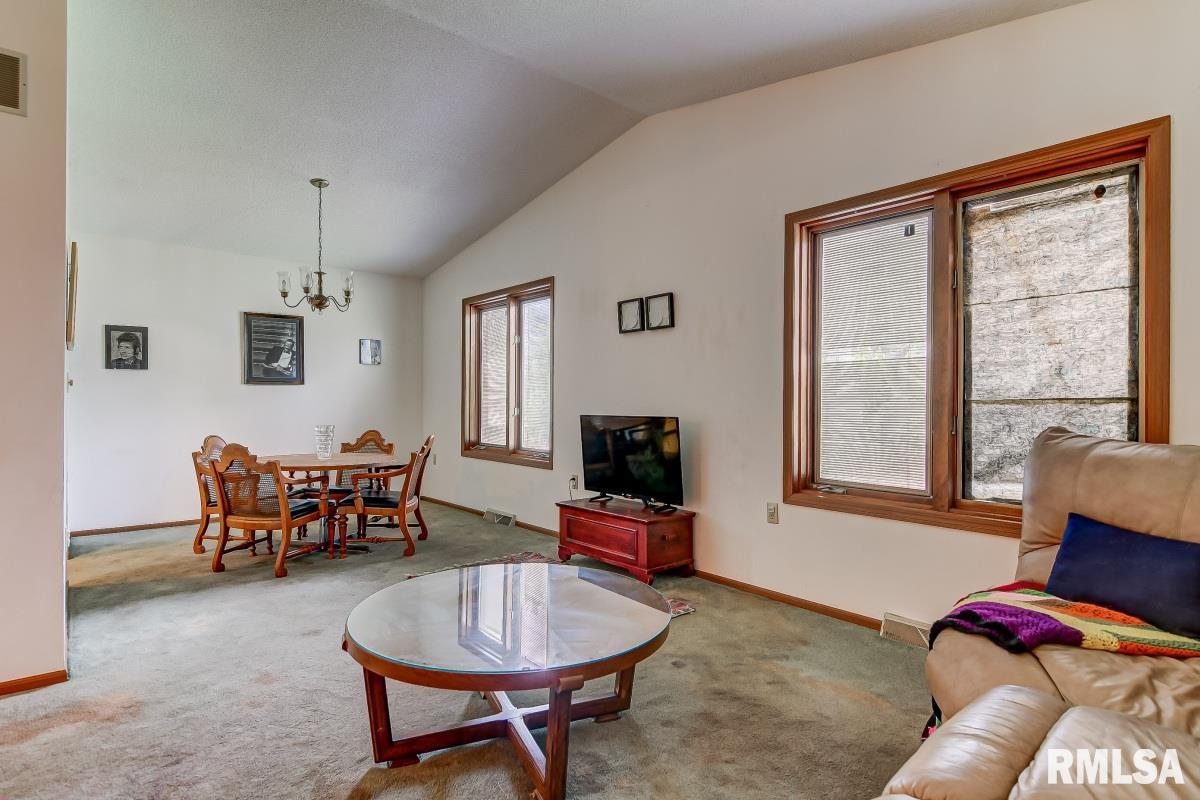 508 Golf Road Springfield, IL 62704 - Photo 8 of 30