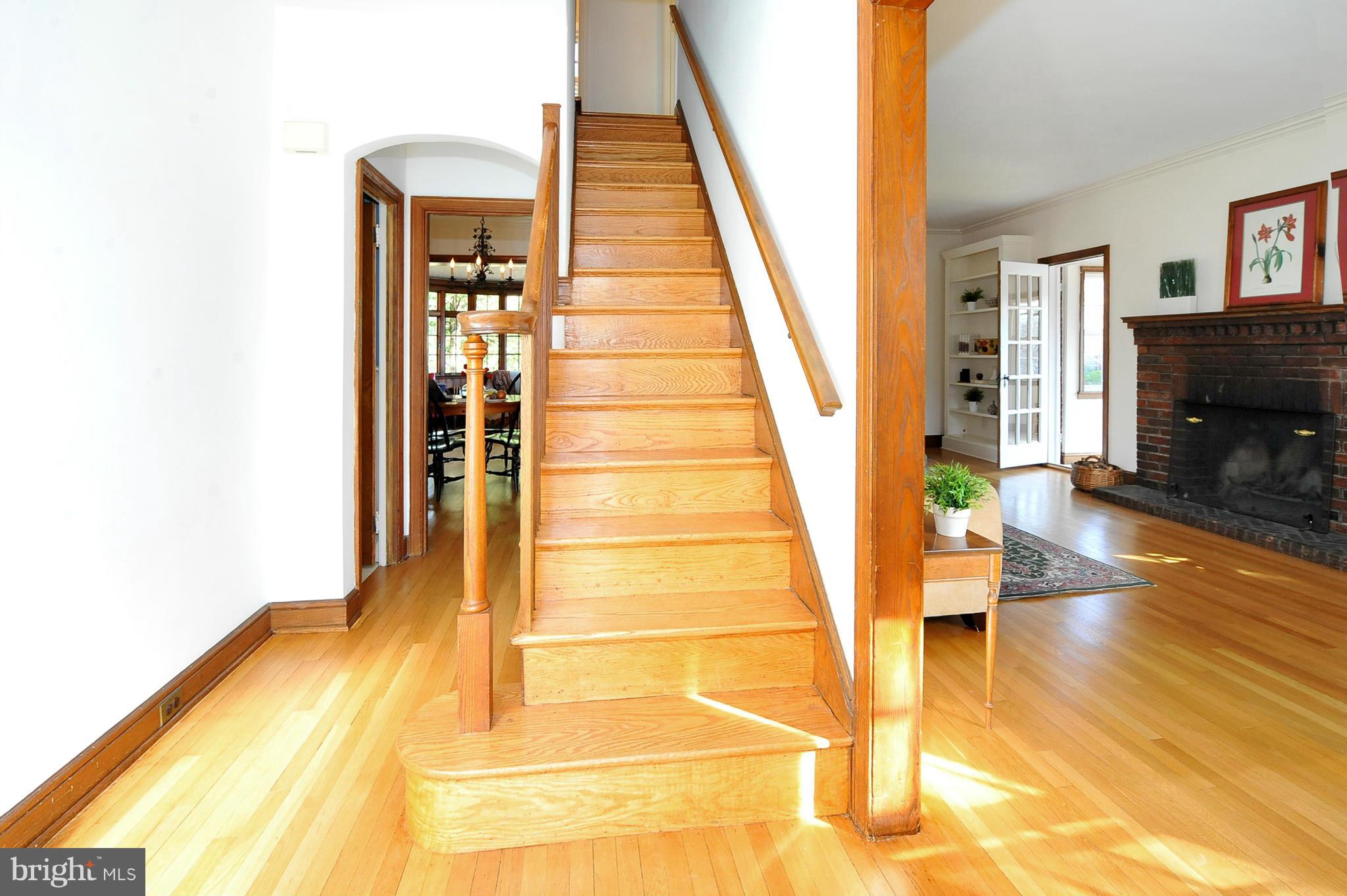 9401 Saybrook Avenue Silver Spring, MD 20901 - Photo 2 of 30 Center Hall