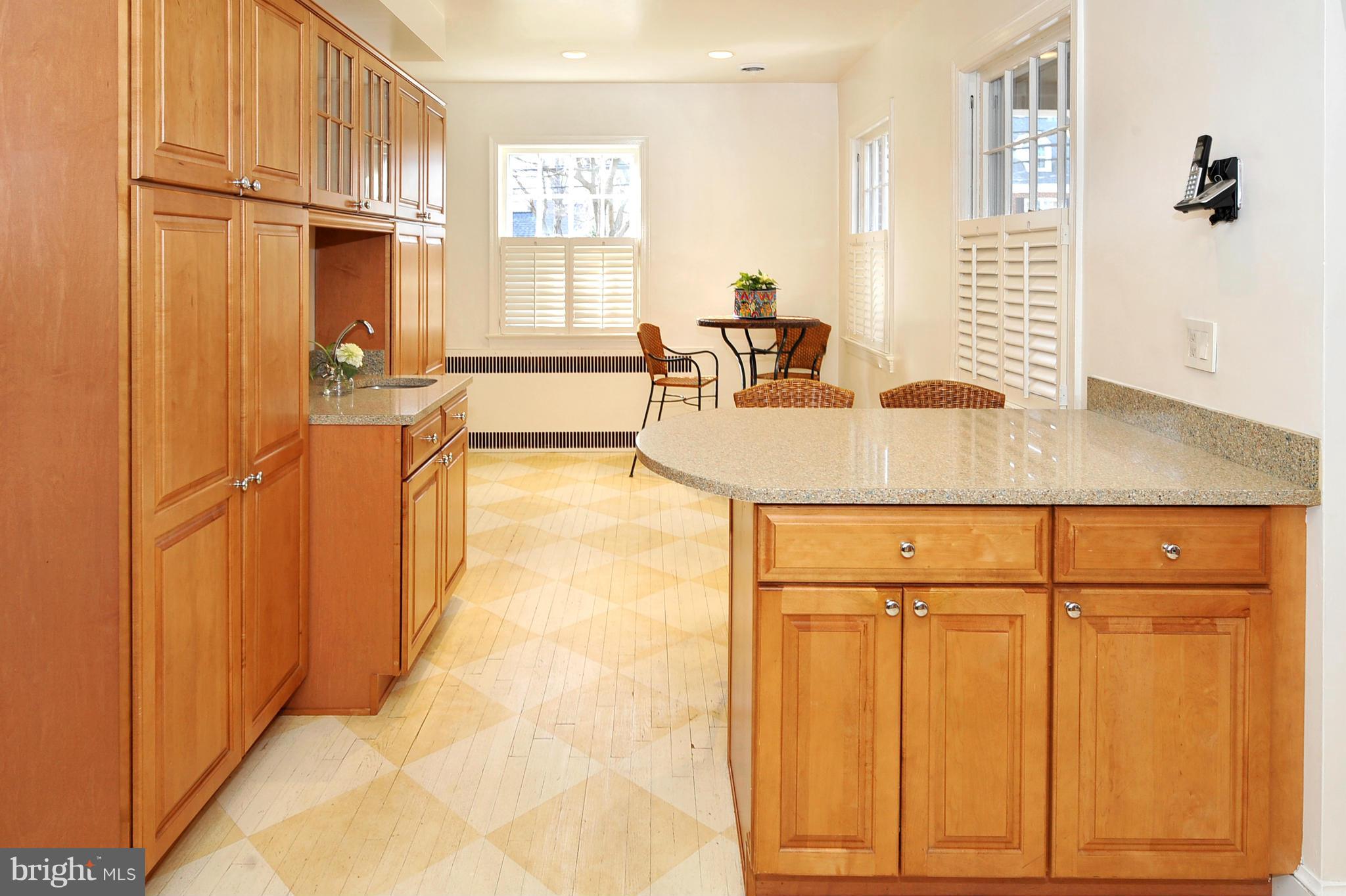 9401 Saybrook Avenue Silver Spring, MD 20901 - Photo 11 of 30 Breakfast Bar
