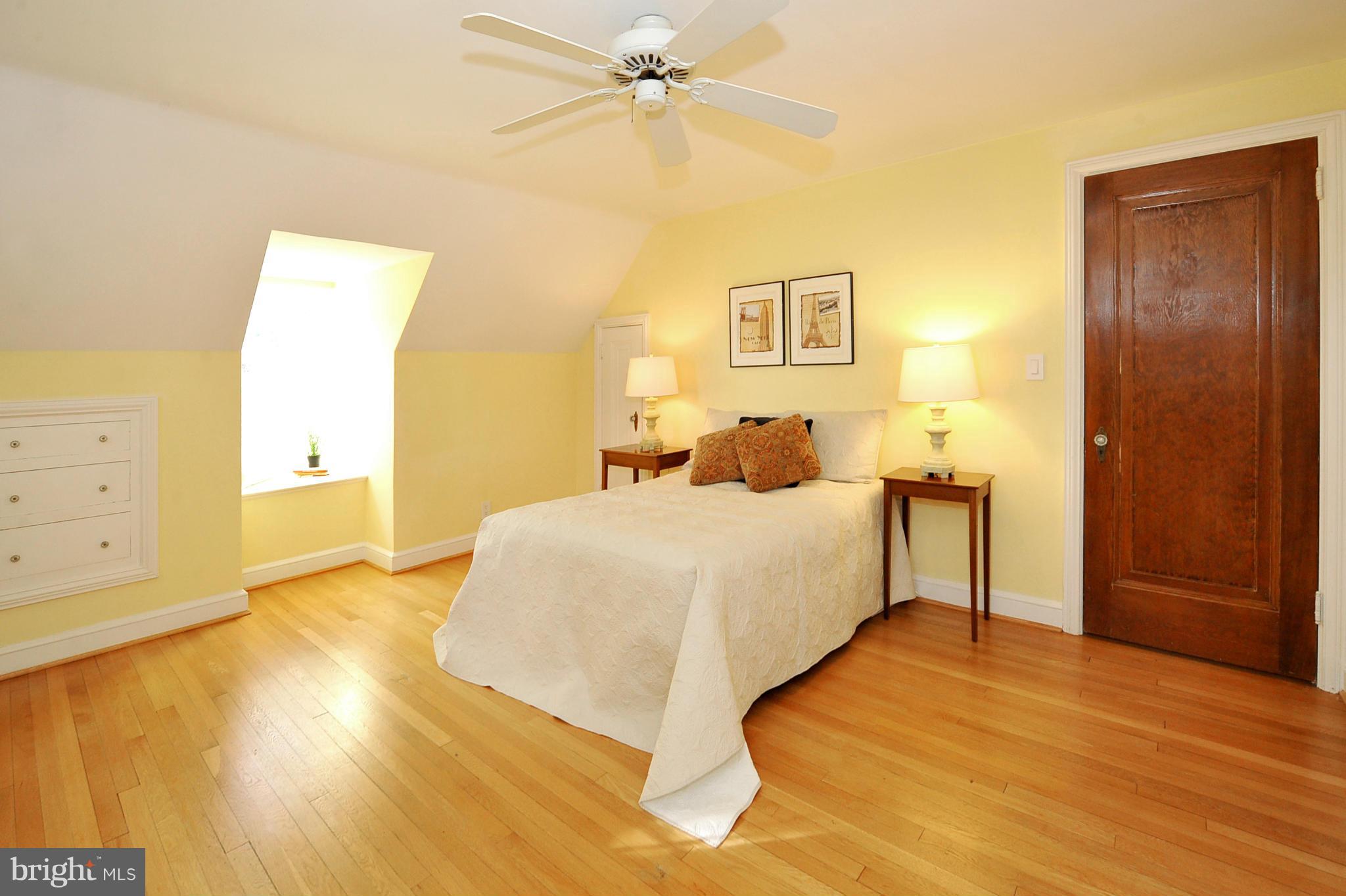 9401 Saybrook Avenue Silver Spring, MD 20901 - Photo 15 of 30 Over size Master Bedroom