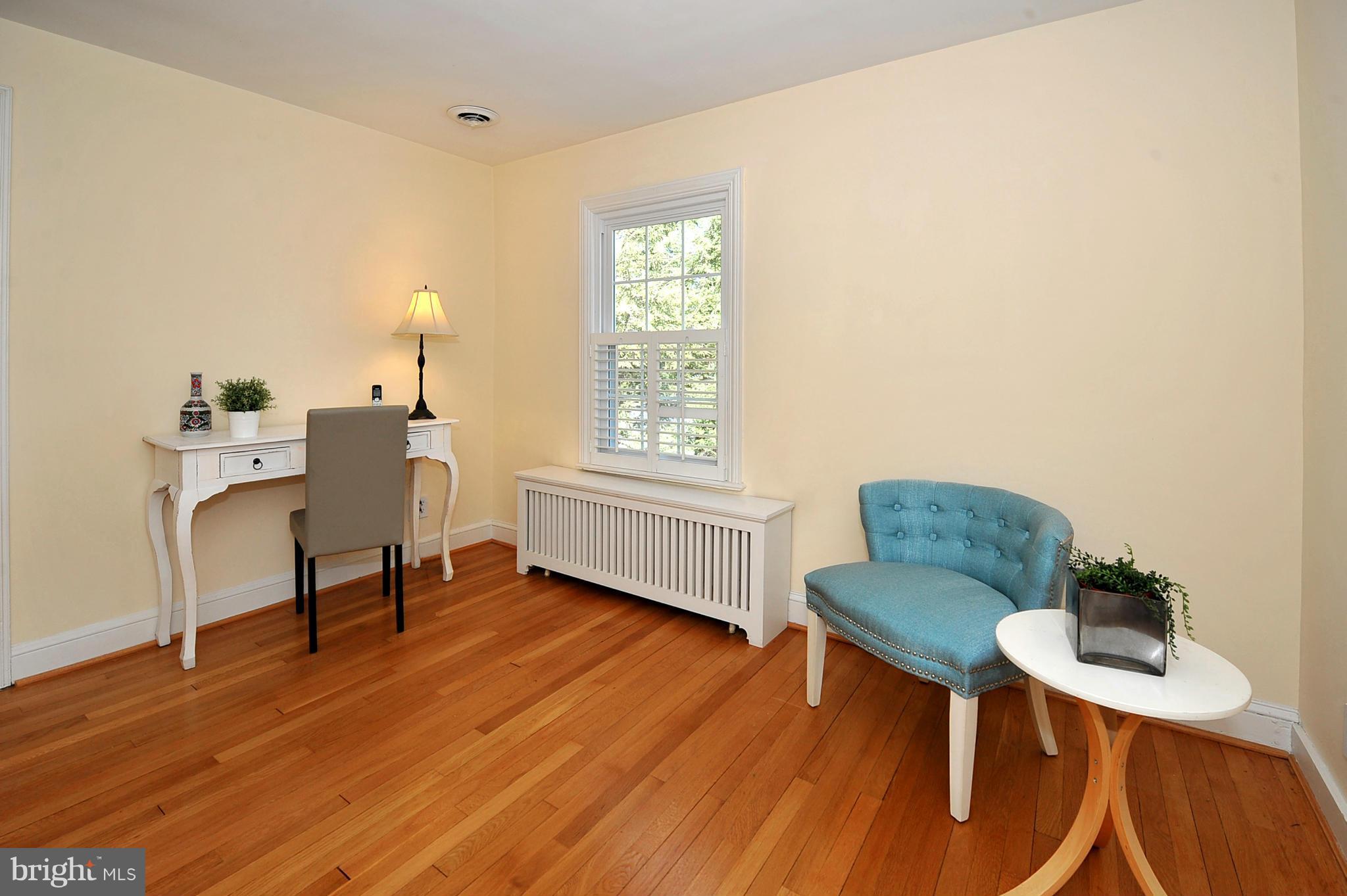 9401 Saybrook Avenue Silver Spring, MD 20901 - Photo 18 of 30 Upper Level Office