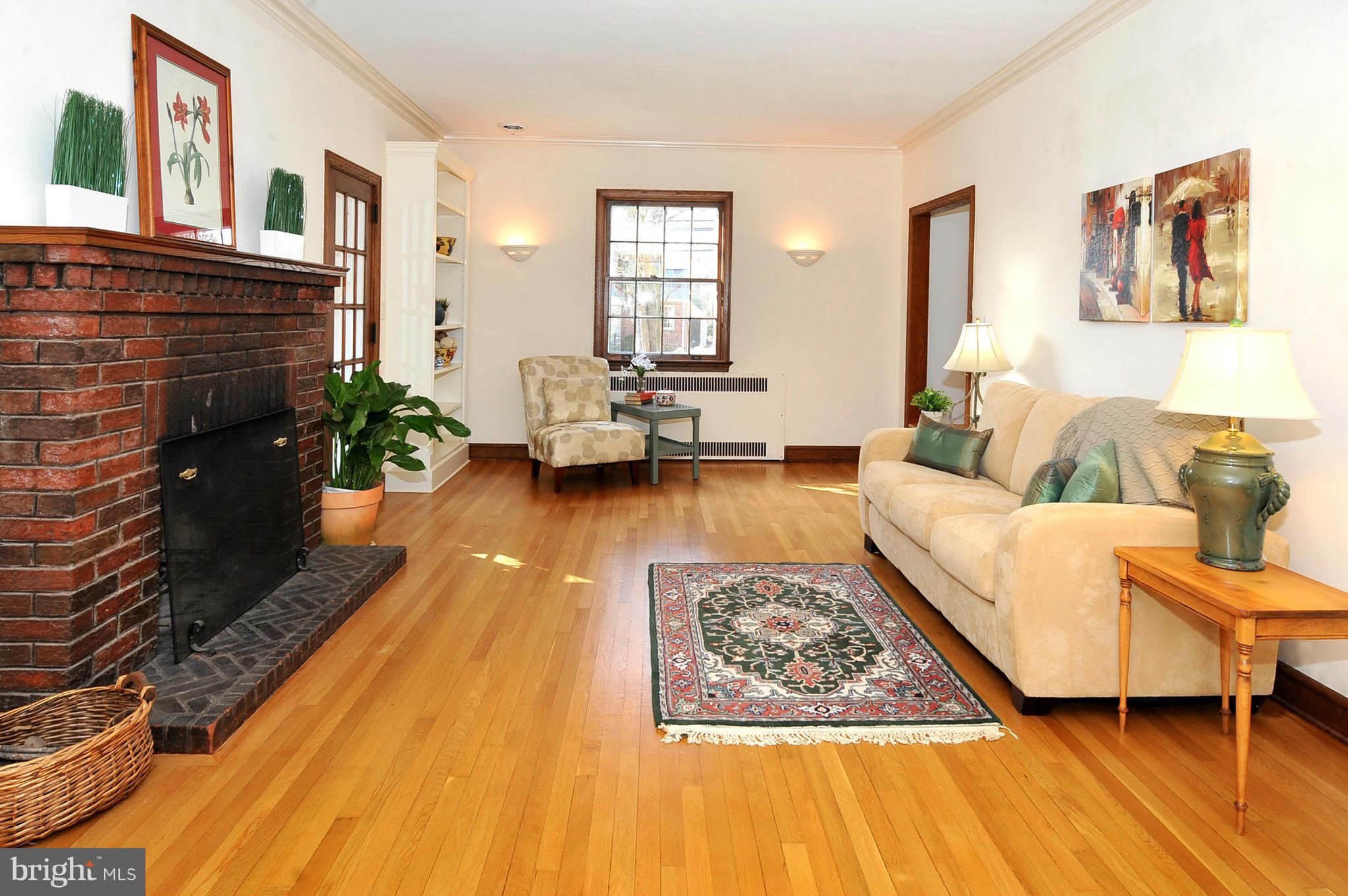 9401 Saybrook Avenue Silver Spring, MD 20901 - Photo 4 of 30 Living Room