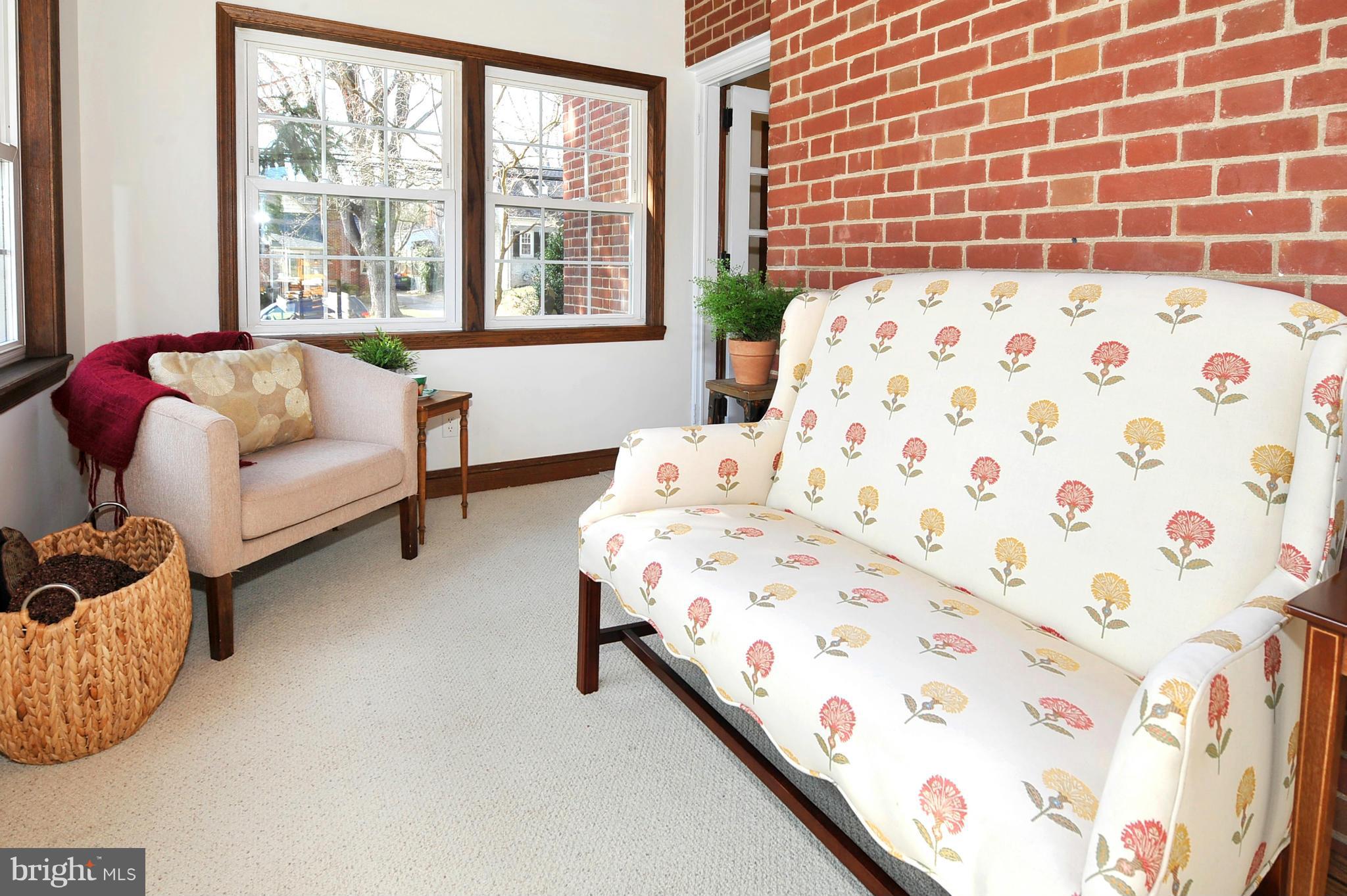 9401 Saybrook Avenue Silver Spring, MD 20901 - Photo 6 of 30 Sun Room