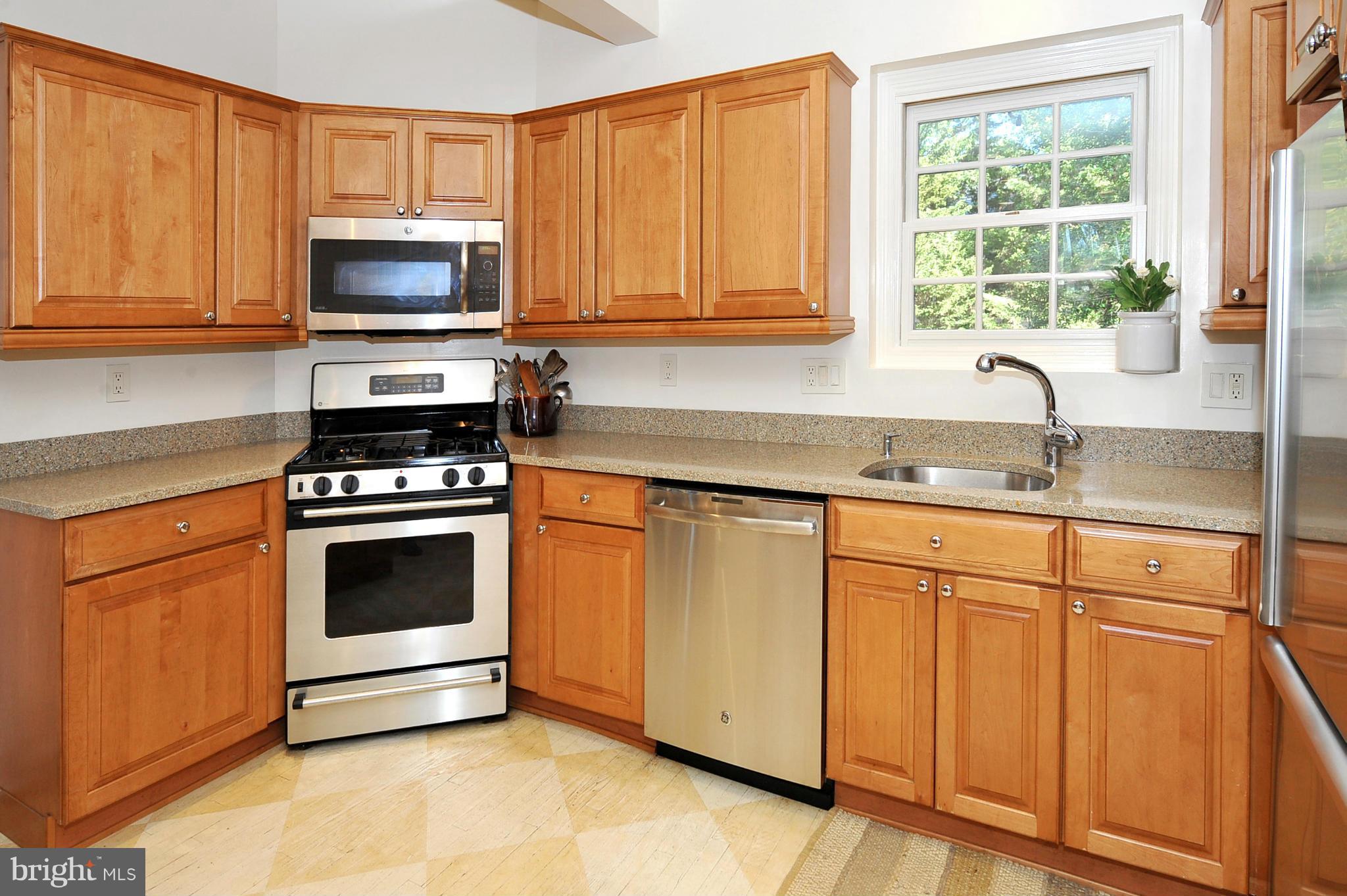 9401 Saybrook Avenue Silver Spring, MD 20901 - Photo 10 of 30 Stainless and Silestone