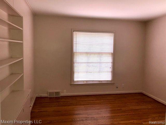505 Hampton Road Grosse Pointe Woods, MI 48236 - Photo 9 of 16