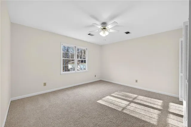 a view of livingroom with a ceiling fan