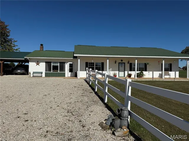 $597,000 | 34 Foote Lane Road, Eldon, MO 65026