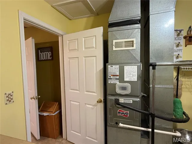 $597,000 | 34 Foote Lane Road, Eldon, MO 65026