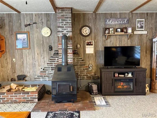 $597,000 | 34 Foote Lane Road, Eldon, MO 65026