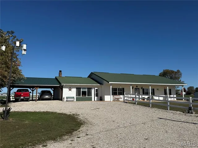 $597,000 | 34 Foote Lane Road, Eldon, MO 65026