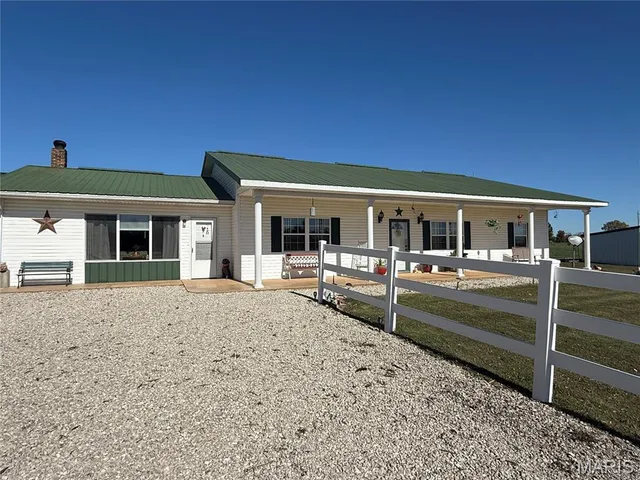 $597,000 | 34 Foote Lane Road, Eldon, MO 65026