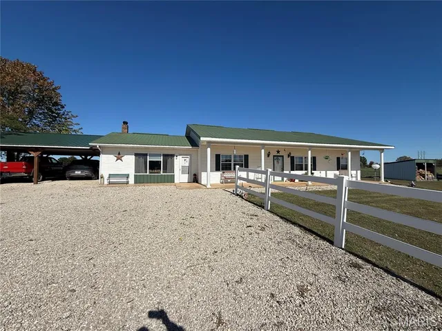 $597,000 | 34 Foote Lane Road, Eldon, MO 65026