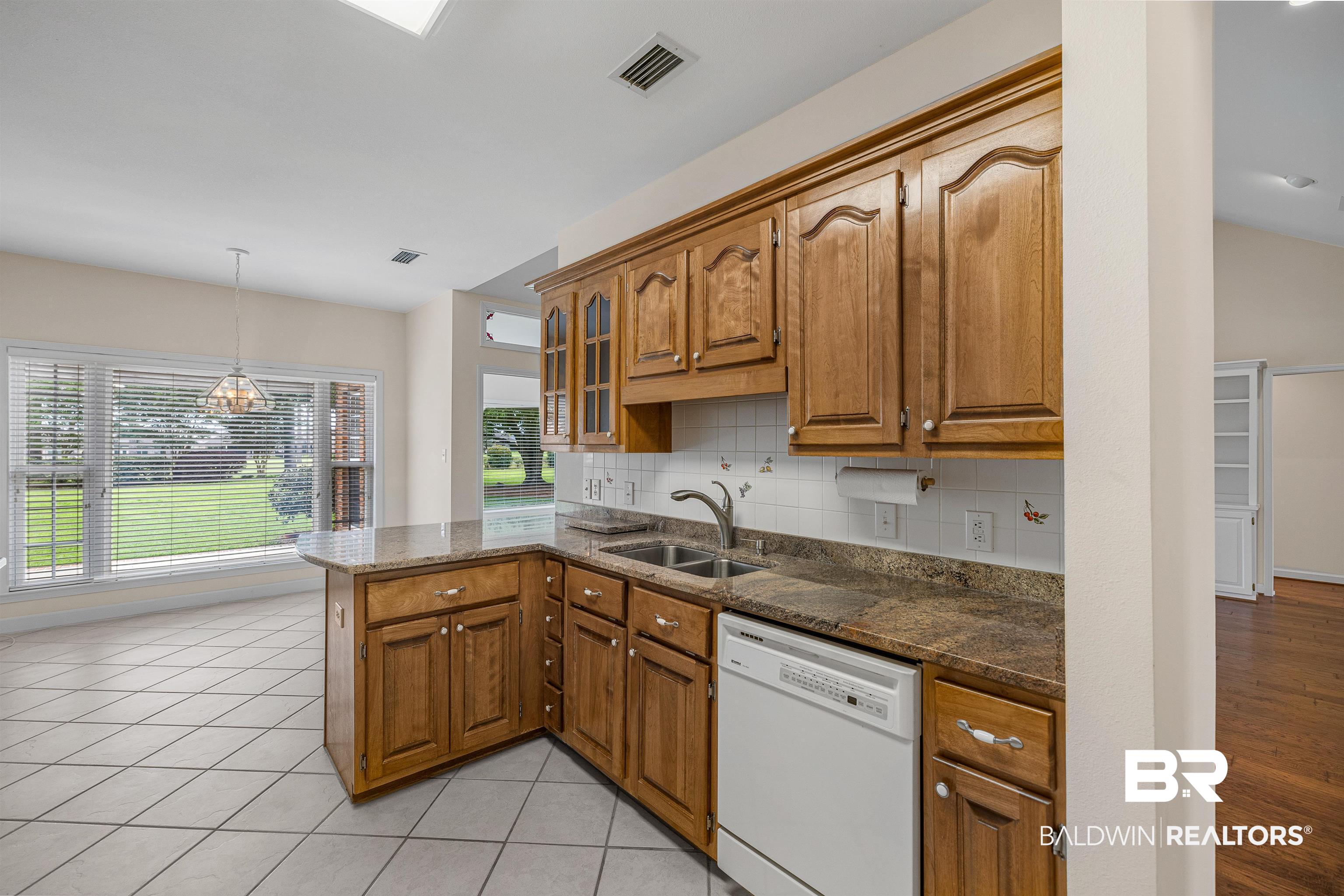 105 Par Circle Fairhope, AL 36532 - Photo 12 of 30 Kitchen