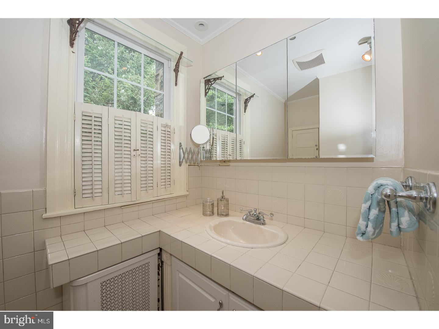 420 Oxford Road Havertown, PA 19083 - Photo 17 of 25