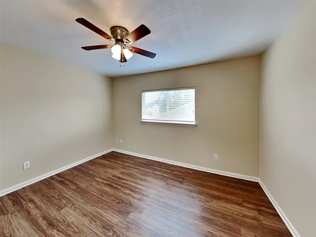 $2,375 | 4919 Chase Wick Drive, Bacliff, TX 77518