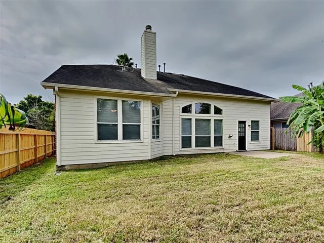 $2,375 | 4919 Chase Wick Drive, Bacliff, TX 77518
