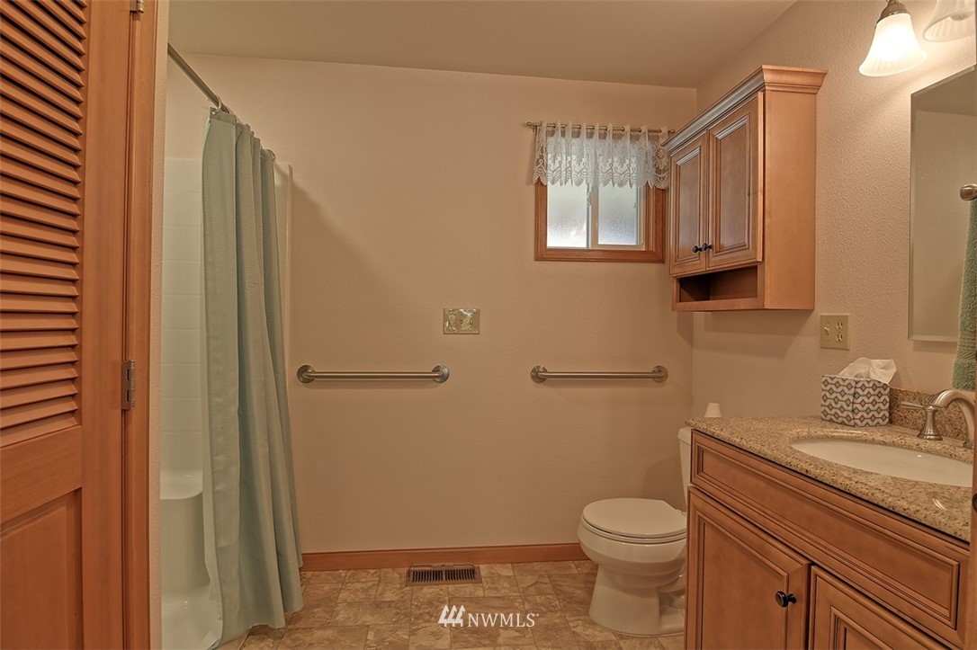 10460 Northeast 201st Street Bothell, WA 98011 - Photo 19 of 25 Gallery Image 19