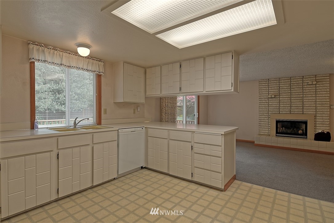 10460 Northeast 201st Street Bothell, WA 98011 - Photo 4 of 25 Gallery Image 4
