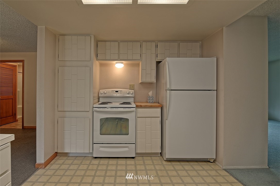 10460 Northeast 201st Street Bothell, WA 98011 - Photo 6 of 25 Gallery Image 6