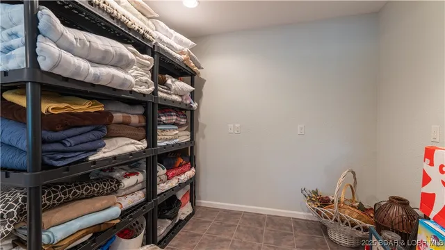 $559,900 | 328 Albany Drive, Four Seasons, MO 65049