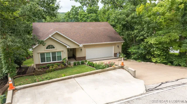 $559,900 | 328 Albany Drive, Four Seasons, MO 65049