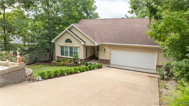 $559,900 | 328 Albany Drive, Four Seasons, MO 65049