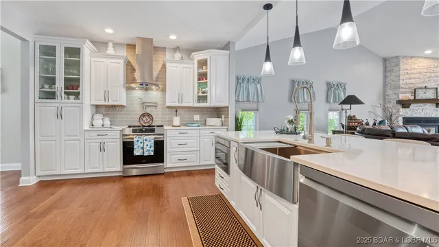 $559,900 | 328 Albany Drive, Four Seasons, MO 65049